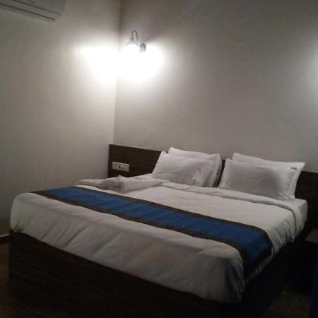 Feet Up Amaranth Resort Dāpoli Dış mekan fotoğraf