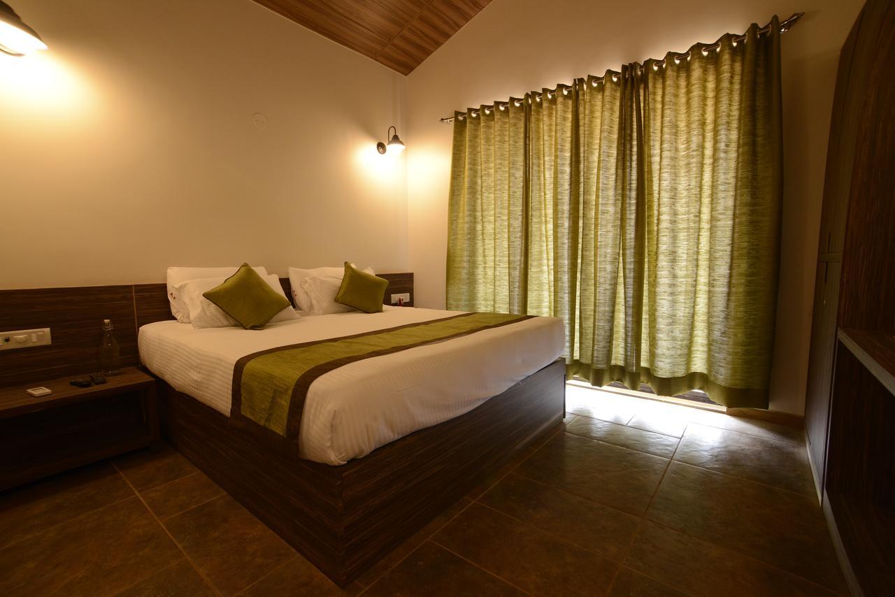 Feet Up Amaranth Resort Dāpoli Dış mekan fotoğraf